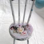 Restauro della sedia antica con la tecnica del decoupage