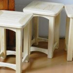 Tabourets en bois faits maison