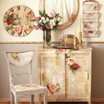 Elegante angolo per la bellezza nella tecnica del decoupage