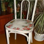 Design elegante della vecchia sedia nella nuova tecnologia