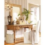 Table de maquillage avec miroir en bois