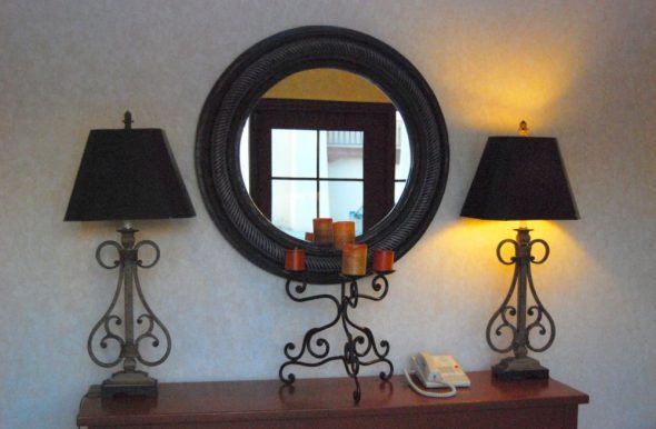 Accrocher les miroirs correctement