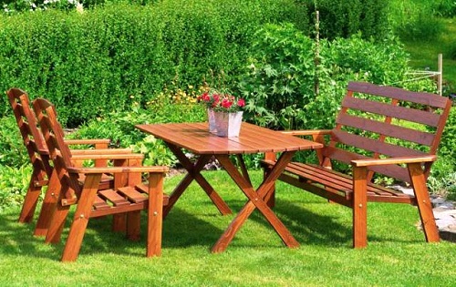 Table en bois avec pieds en forme de X
