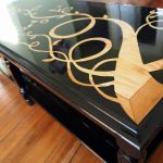 Dessus de table inhabituel peint en noir