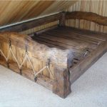 L'utilisation de troncs d'arbres pour les lits de chalet
