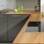 Plateau en aggloméré laminé dans la cuisine