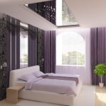 Miroir solide au plafond dans la chambre