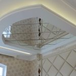 Plafond miroir décoratif dans la chambre