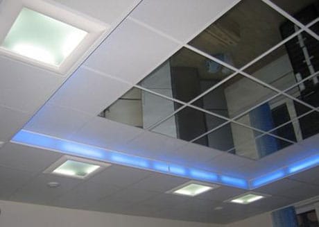Tuiles miroir au plafond