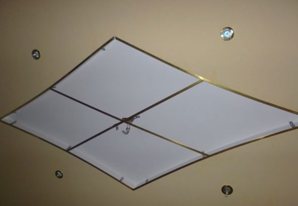 Cadre pour plafond en miroir