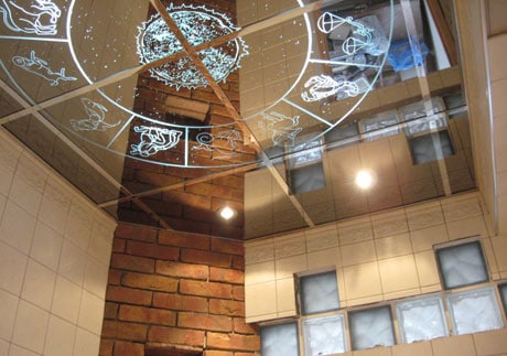 Miroirs avec un ornement transparent