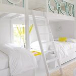 Lit en bois blanc pour plusieurs enfants