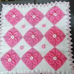 Plaid blanc avec un motif de diamants de fleurs inhabituels