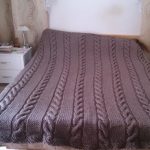 Grand plaid gris avec motif de tresses répétitives simples