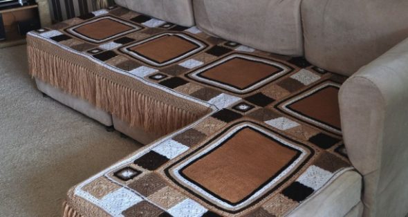 Capes tricotées décoratives