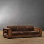 Canapé en bois marron avec revêtement en cuir