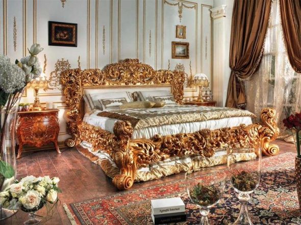Belle couverture avec un décor doré