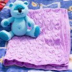 Beau plaid délicat avec un ourson pour la princesse