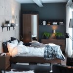 Petite chambre avec un ensemble de meubles modulaires