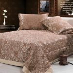Couverture souple avec un motif en relief de couleur marron clair