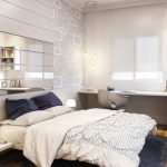 Petite chambre lumineuse avec un miroir en tête