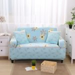 Petit canapé bleu avec motif floral