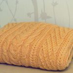 Petite couverture abricot pour bébéPetite couverture abricot pour bébé