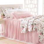 Couverture rose tendre pour chambre romantique
