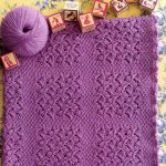 Délicate couverture lilas avec motif ajouré