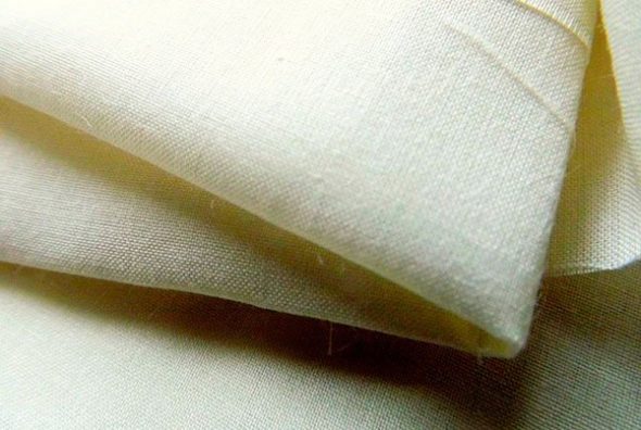 Fils entrelacés en croix