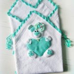 Enveloppe à carreaux avec ours en peluche pour bébé