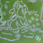 Couverture avec un lapin pour le bébé