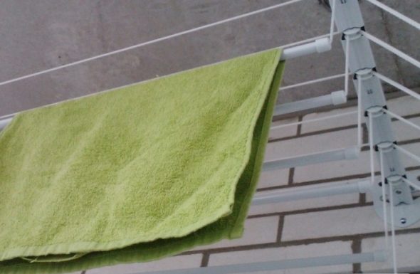 Séchage du plaid dans la rue