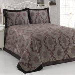 Couvre-lit jacquard gris avec bordure sombre
