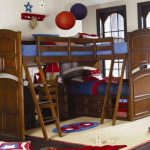 Lit d'angle pour trois enfants sur deux niveaux