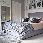Couvre-lit tricoté dans une chambre moderne