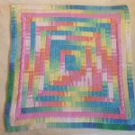Tapis carré brillant et fil de couleur