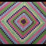 Grand plaid carré avec un motif uniforme de restes de fils