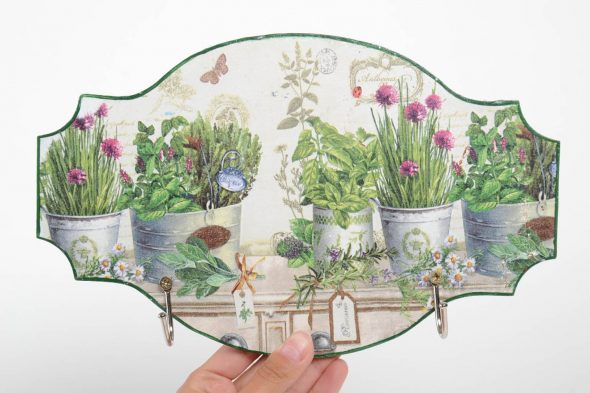 Cintre en bois dans la cuisine