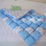 Couverture de bébé utilisant la technique du bonbon pour le berceau d’un garçon