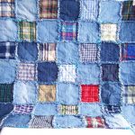Couverture en patchwork de denim avec franges
