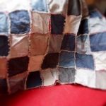 Дънките с различни цветове могат да се използват, за да се направи одеяло