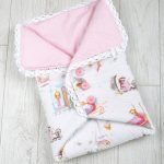 Enveloppe transformant la couverture avec des boutons pour les nouveau-nés