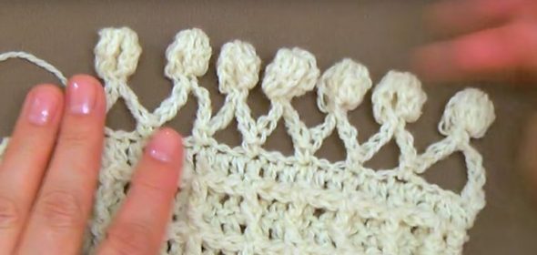 Découper le bord avec des pompons