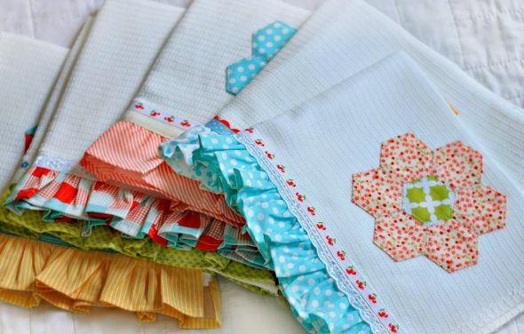 Serviette à volants et appliqués