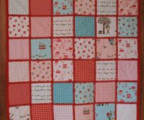 Belle couverture de style patchwork avec des dessins originaux pour enfants