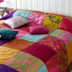 Patchwork à partir de grands carrés multicolores