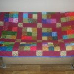 Patchwork couverture sur le canapé faites-le vous-même