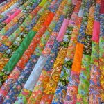 Couverture à rayures patchwork pour un grand lit