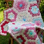 Couette de petits hexagones en technique de patchwork